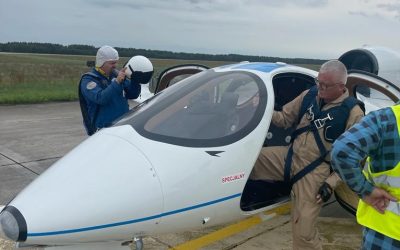 Two pilots aboard Flaris
